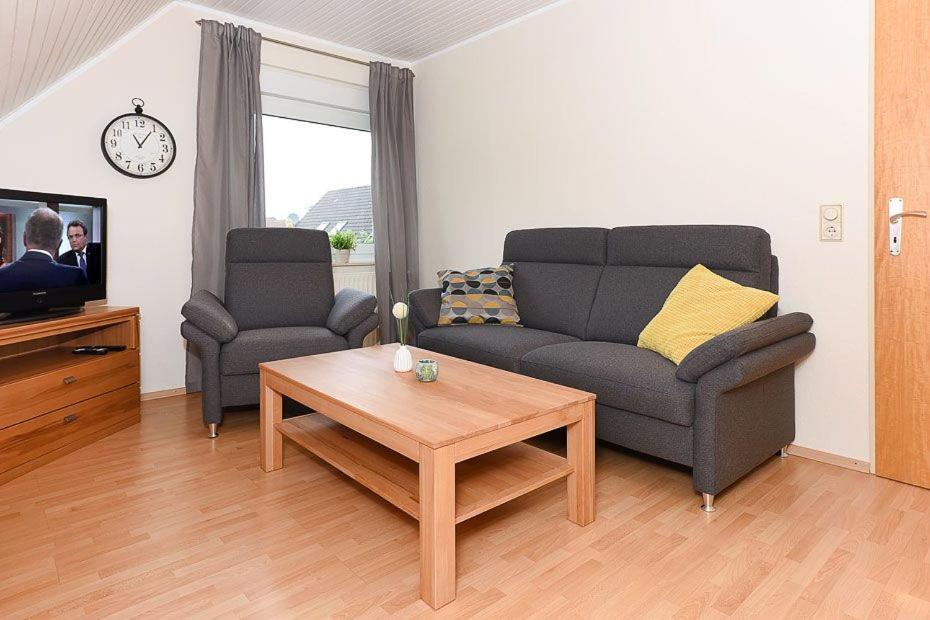 Ferienwohnungen Haus Gezeiten Neuharlingersiel Esterno foto