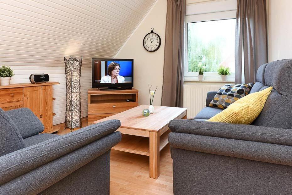 Ferienwohnungen Haus Gezeiten Neuharlingersiel Esterno foto